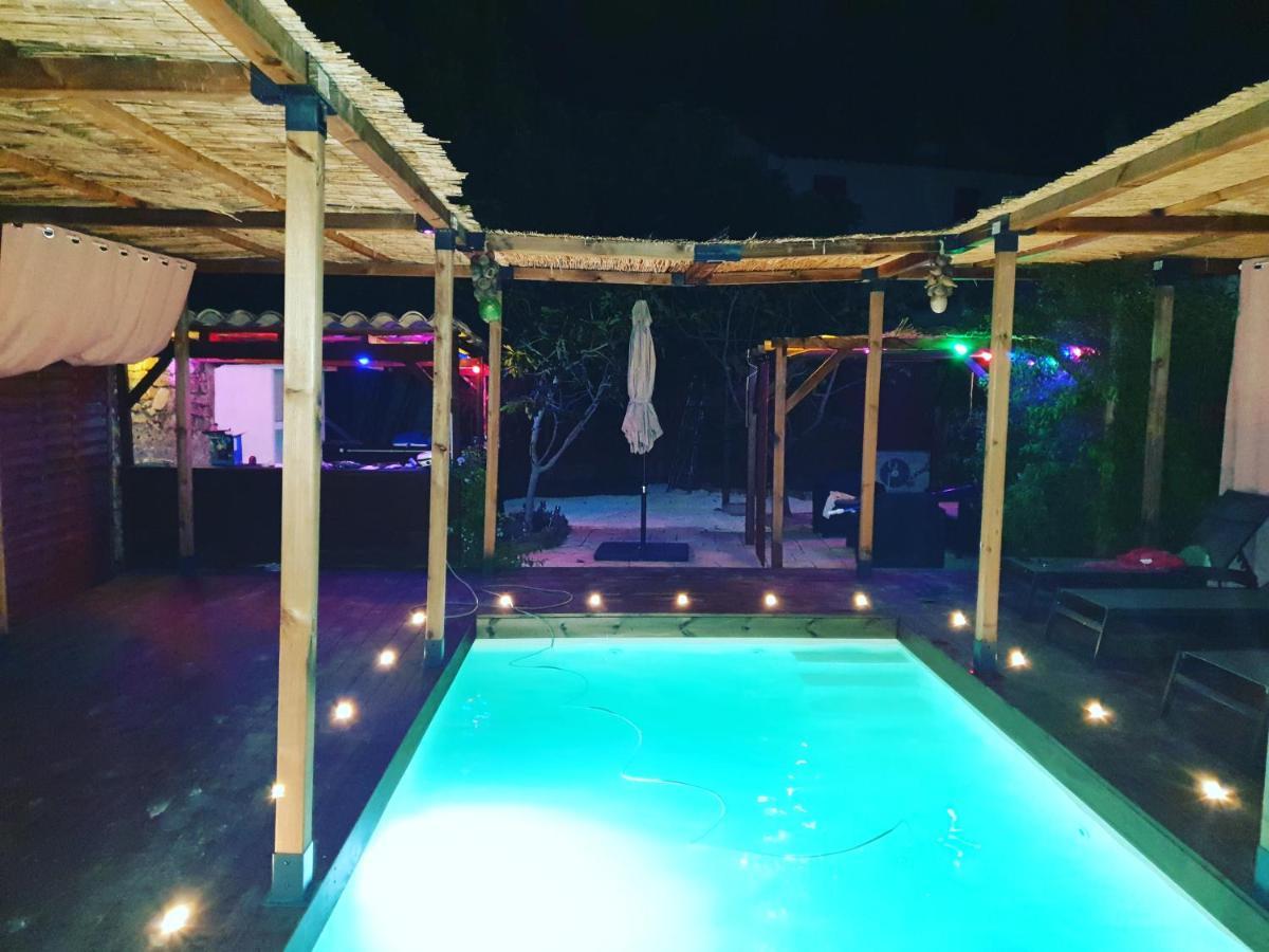 Les 2 Droles D'Oiseaux Bed & Breakfast Luc-sur-Orbieu Ngoại thất bức ảnh