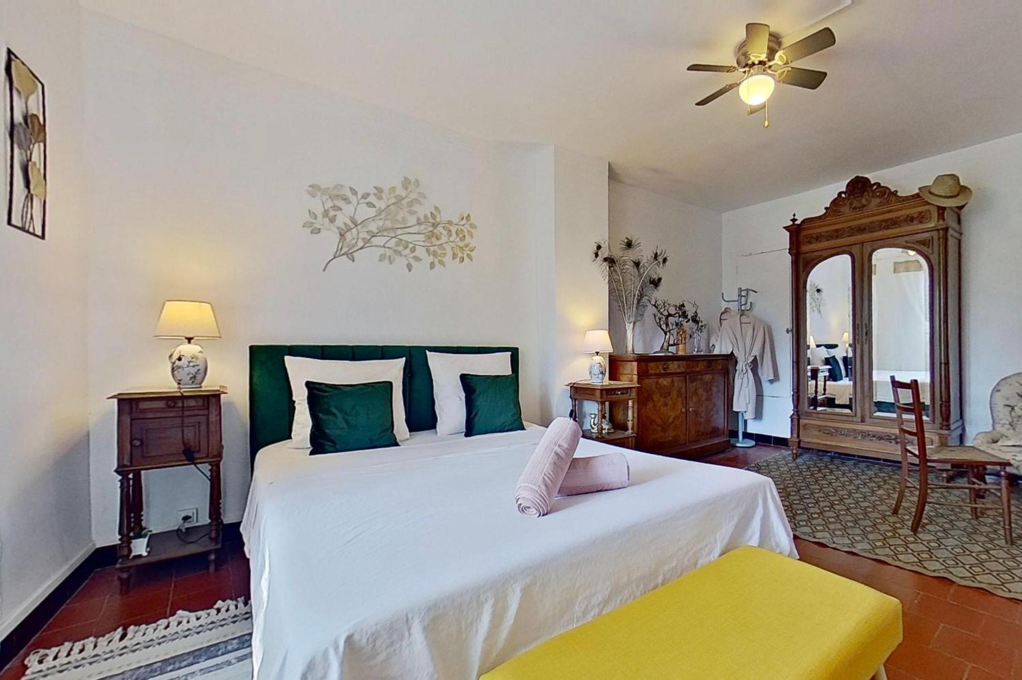 Les 2 Droles D'Oiseaux Bed & Breakfast Luc-sur-Orbieu Ngoại thất bức ảnh